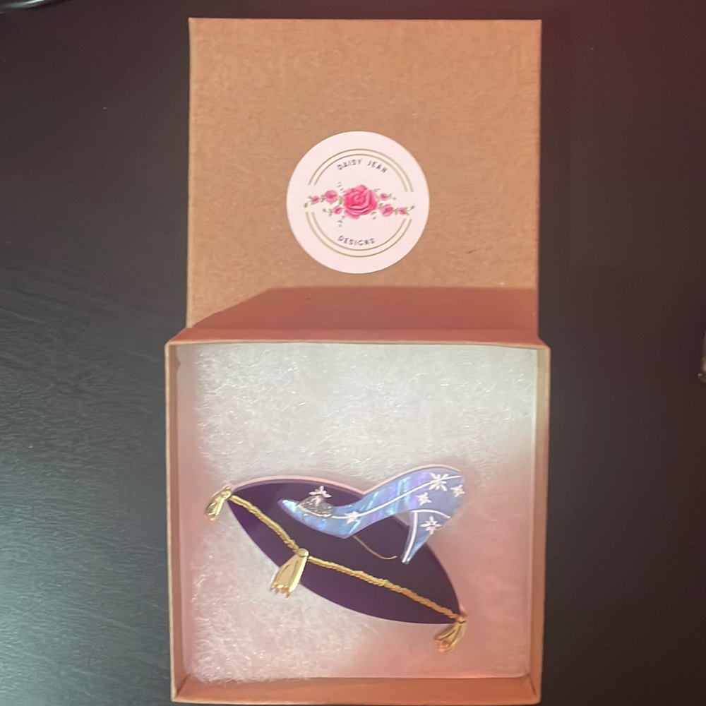 Daisy Jean Designs Glass Slipper Brooch